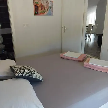 Bezek Apartment *